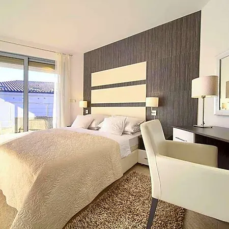 מלון Miracle 2 Comfortable 3*